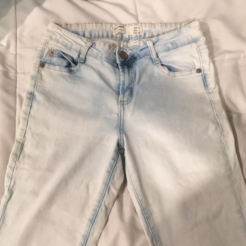 Light Acid wash jeans
